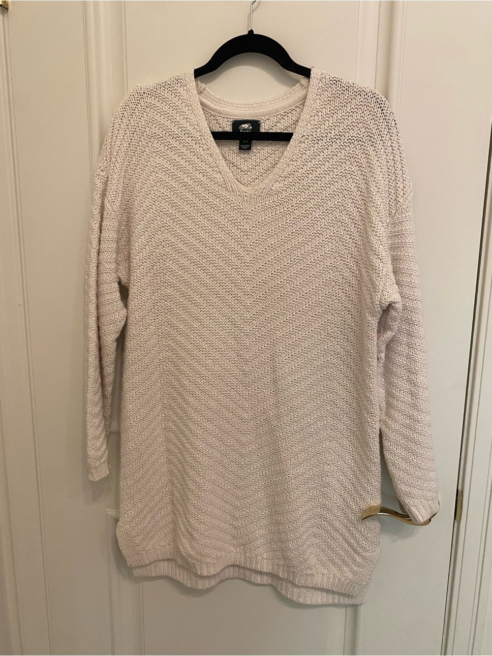 Roots Cream V-Neck Knit Sweater